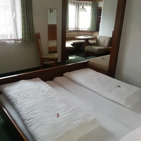 Garni Dietrich سيفيلد ان تيرول