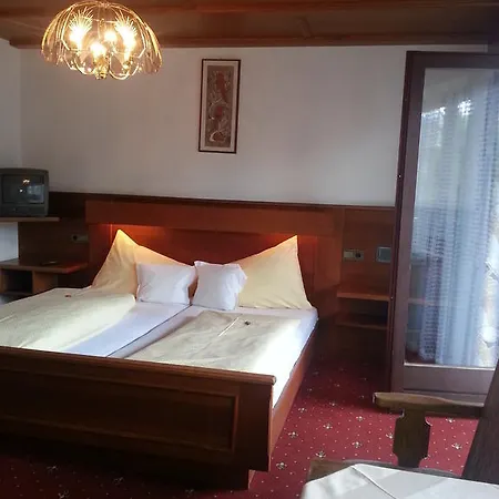 Garni Dietrich سيفيلد ان تيرول