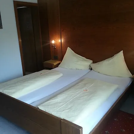 Garni Dietrich سيفيلد ان تيرول